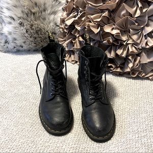 Dr Martens Naturesse Black Leather 8 Hole Lace Up Inner Side Zipper Combat Boots